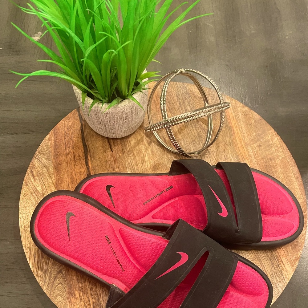 Nike Women’s Black And Pink Double Strap Slide Size 8